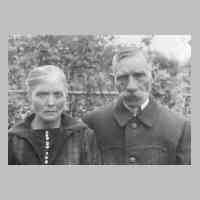 050-0025 Das Ehepaar August und Rosa Dank, geb. Schwa-gerick in Koddien um 1930. Tochter Helene, verheiratete Tobien..jpg